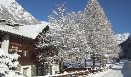 Gressoney Hotel Exterior photo